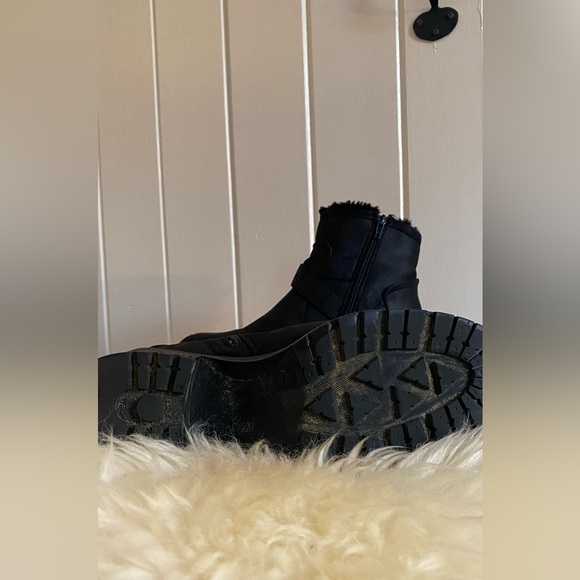 CROWN VINTAGE Black Suede Ankle Boots - Picture 5 of 10